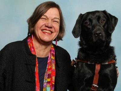 Headshot of Beth Finke with her seeing eye dog 