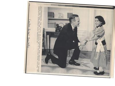 Former President George Bush Sr. welcomes a child, Jody, to the Oval Office during a White House visit in 1989